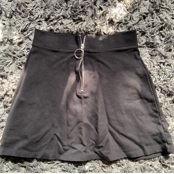 Forever21 stretchy skirt - Picture 2 of 2